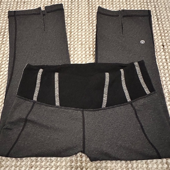 Lululemon crop grey and black - Picture 1 of 2